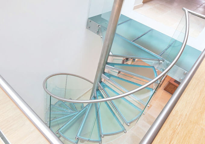 пример работы Стеклянные перила для винтовых лестниц