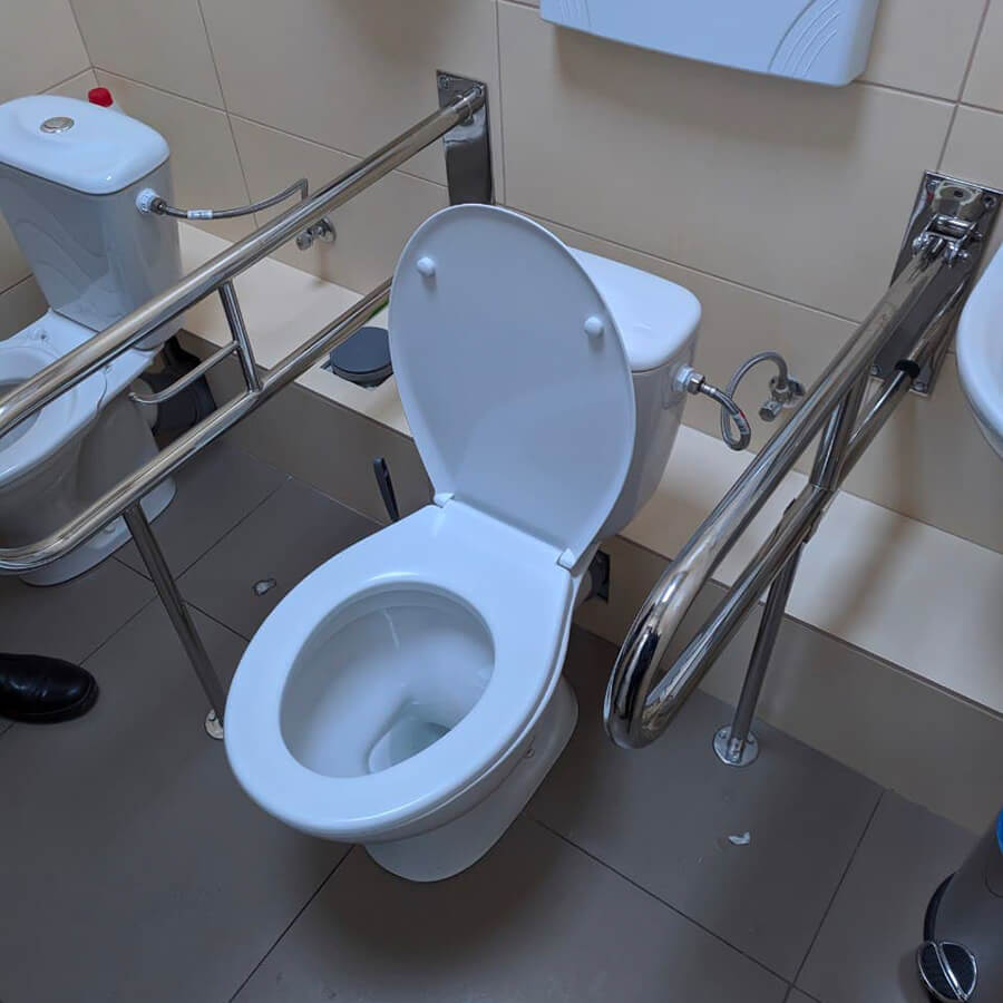 Инвалидный поручень для ванны с 2-мя вертикальными опорами – ПВ2 